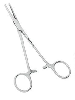 Зажим кровоостанавливающий зубчатый прямой:uz:To'g'ri tishli gemostatik qisqich