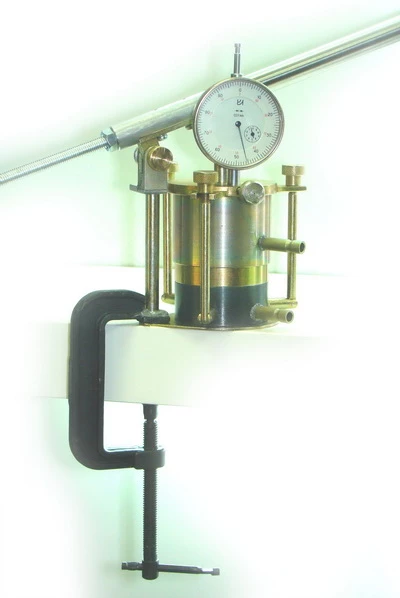 Компрессионный прибор КП-9 из комплекта полевой лаборатории ПЛЛ-9