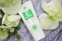 Yuzni parvarish qilish va oziqlantirish kremi Caviale Vitamin E