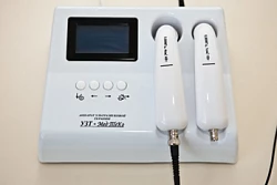 Ikki chastotali ultratovush terapiyasi uchun qurilma